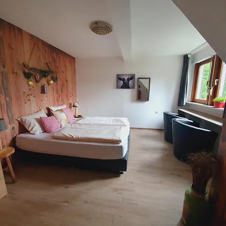فندق مبيت وإفطار Landgasthof Zur Schmitte سشمالنبرغ